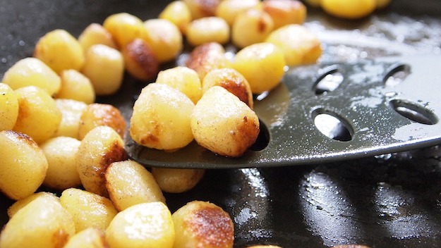 Check out 18 Scrumptious Ideas For Baking Potatoes That Your Kids Will Love at https://cookinglessons.com/baking-potatoes/
