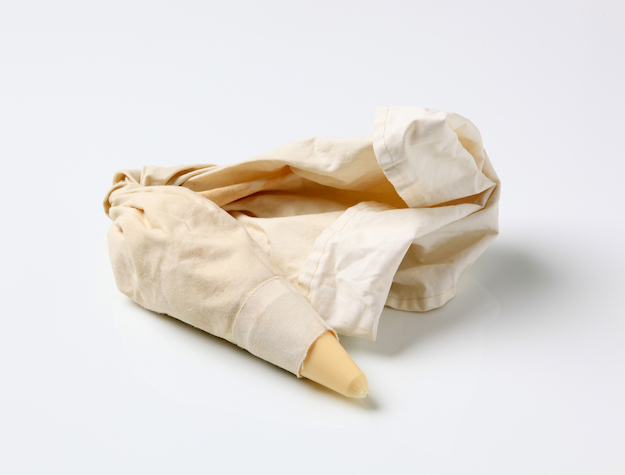 Check out How to Choose and Use Pastry Bags at https://cookinglessons.com/use-pastry-bags/